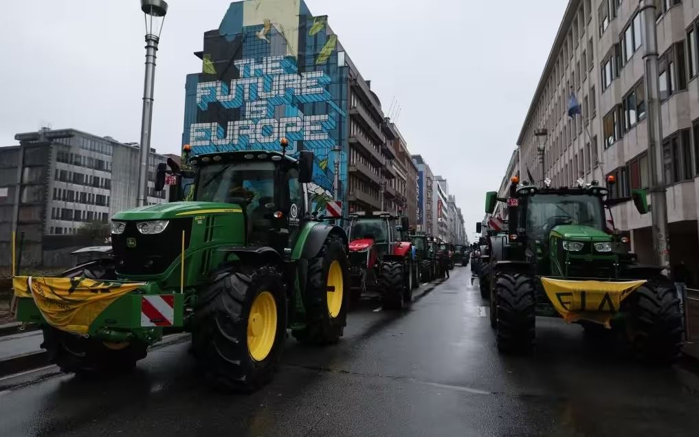 A Bruxelles la protesta dei trattori,